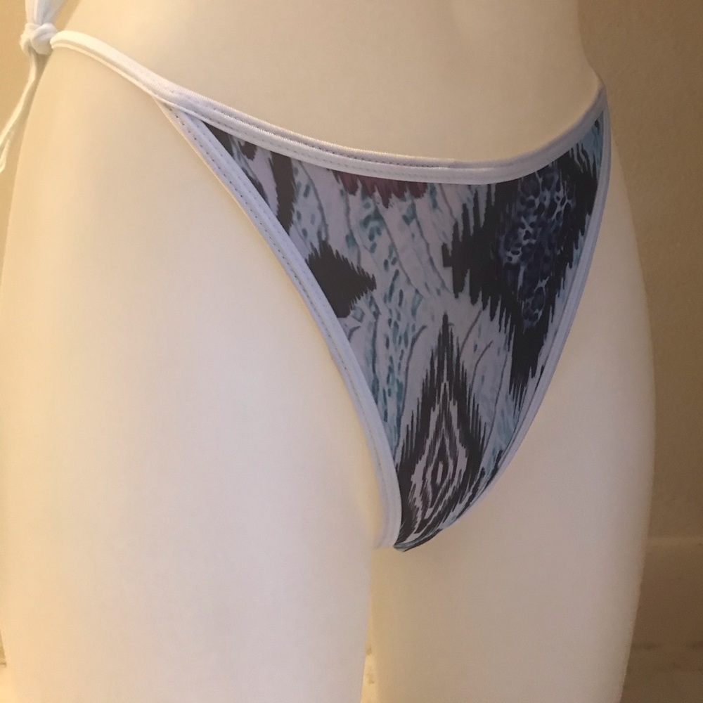 Bikini - Picture 5 of 7